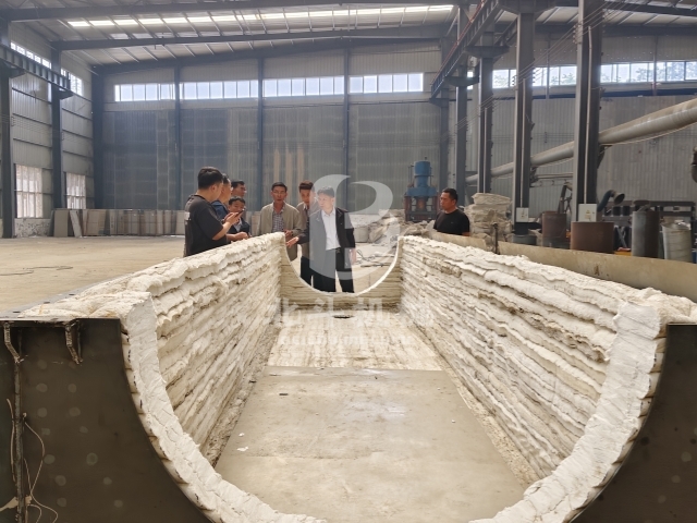 雙團(tuán)齊至話合作,高效對(duì)接展公司炭化爐實(shí)力 ?